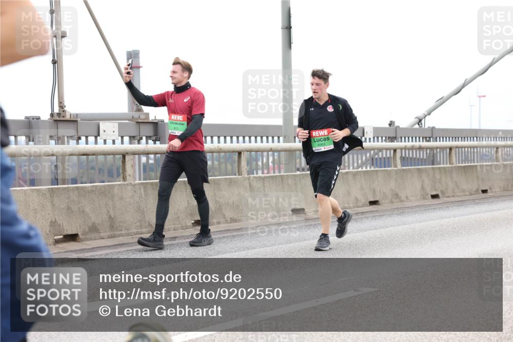 03.10.2025 - Köhlbrandbrückenlauf Lena Gebhardt http://msf.ph/oto/9202550 03.10.2025 15:49:30 Position 2 9131, 8063 meine-sportfotos.de