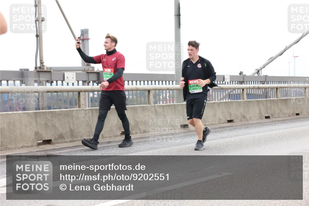 03.10.2025 - Köhlbrandbrückenlauf Lena Gebhardt http://msf.ph/oto/9202551 03.10.2025 15:49:30 Position 2 9131, 8063 meine-sportfotos.de