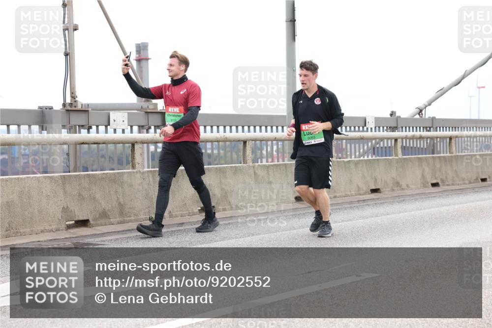 03.10.2025 - Köhlbrandbrückenlauf Lena Gebhardt http://msf.ph/oto/9202552 03.10.2025 15:49:30 Position 2 9131, 8063 meine-sportfotos.de