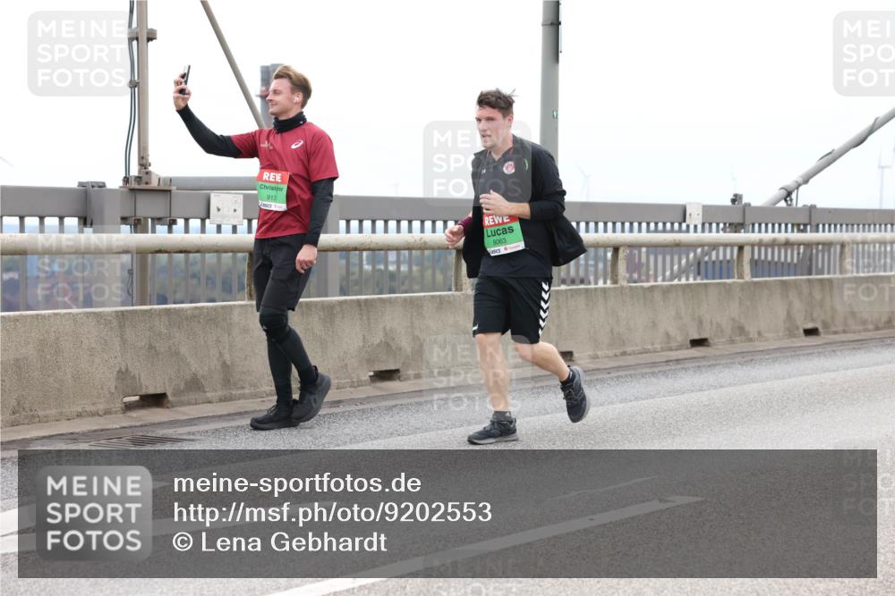 03.10.2025 - Köhlbrandbrückenlauf Lena Gebhardt http://msf.ph/oto/9202553 03.10.2025 15:49:30 Position 2 913, 8063 meine-sportfotos.de