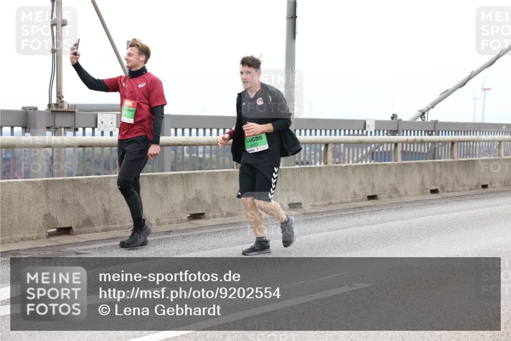 03.10.2025 - Köhlbrandbrückenlauf Lena Gebhardt http://msf.ph/oto/9202554 03.10.2025 15:49:30 Position 2 8063 meine-sportfotos.de