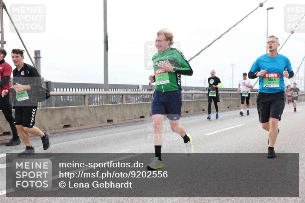 03.10.2025 - Köhlbrandbrückenlauf Lena Gebhardt http://msf.ph/oto/9202556 03.10.2025 15:49:31 Position 2 8063, 9731, 9611 meine-sportfotos.de