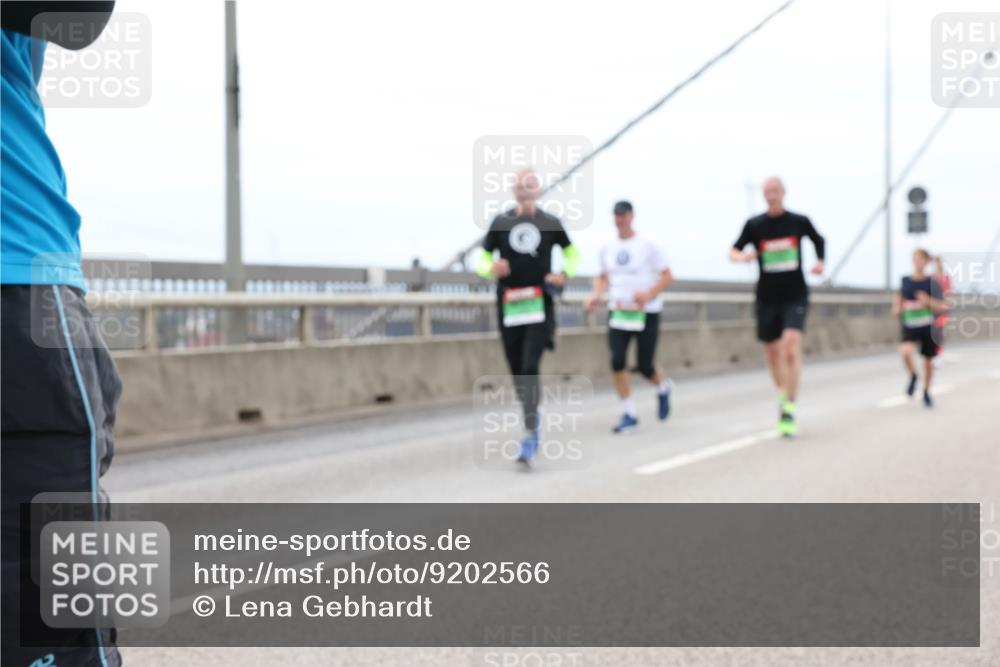 03.10.2025 - Köhlbrandbrückenlauf Lena Gebhardt http://msf.ph/oto/9202566 03.10.2025 15:49:32 Position 2  meine-sportfotos.de