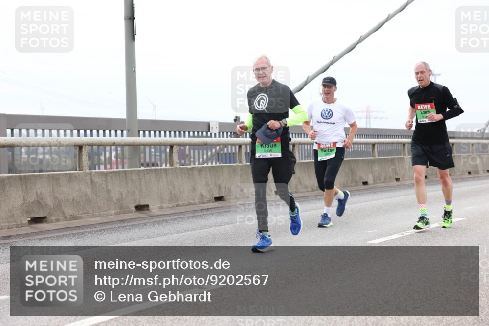 03.10.2025 - Köhlbrandbrückenlauf Lena Gebhardt http://msf.ph/oto/9202567 03.10.2025 15:49:33 Position 2 91, 9395, 8093, 9 meine-sportfotos.de