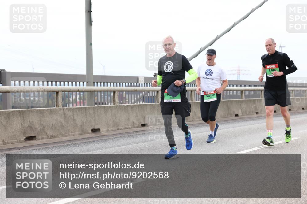 03.10.2025 - Köhlbrandbrückenlauf Lena Gebhardt http://msf.ph/oto/9202568 03.10.2025 15:49:33 Position 2 9, 9395, 8093 meine-sportfotos.de