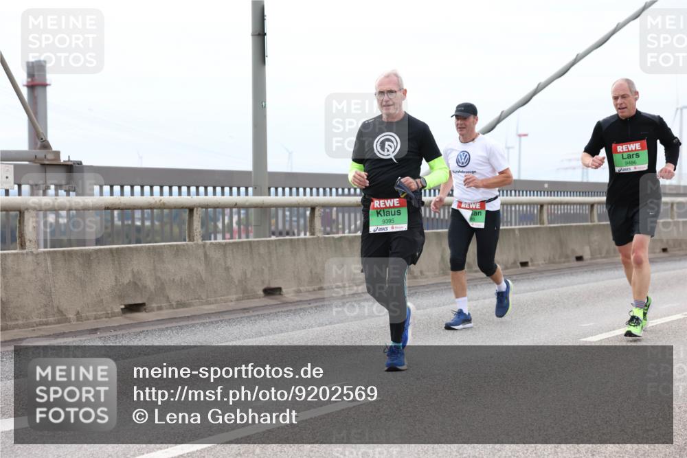 03.10.2025 - Köhlbrandbrückenlauf Lena Gebhardt http://msf.ph/oto/9202569 03.10.2025 15:49:33 Position 2 9395, 9486 meine-sportfotos.de