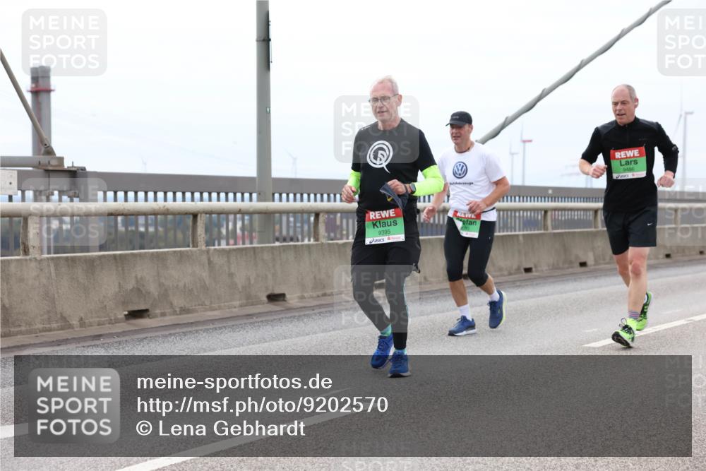 03.10.2025 - Köhlbrandbrückenlauf Lena Gebhardt http://msf.ph/oto/9202570 03.10.2025 15:49:33 Position 2 9395, 9486 meine-sportfotos.de
