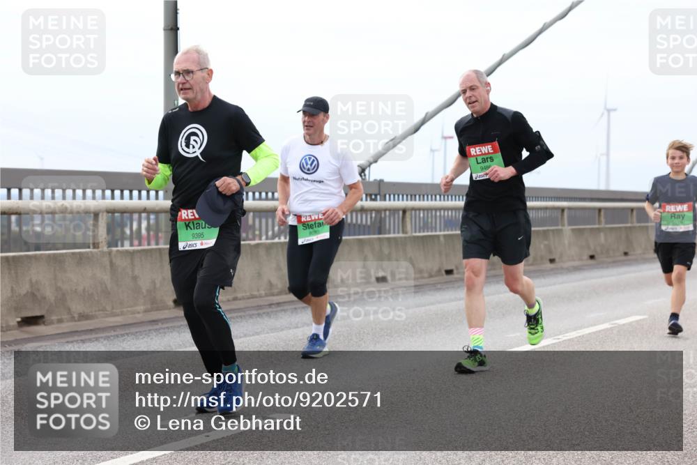 03.10.2025 - Köhlbrandbrückenlauf Lena Gebhardt http://msf.ph/oto/9202571 03.10.2025 15:49:33 Position 2 9395, 8093, 9486, 9159 meine-sportfotos.de