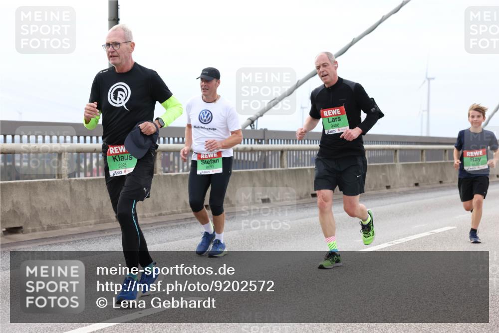 03.10.2025 - Köhlbrandbrückenlauf Lena Gebhardt http://msf.ph/oto/9202572 03.10.2025 15:49:33 Position 2 9395, 9486, 8093, 9159 meine-sportfotos.de