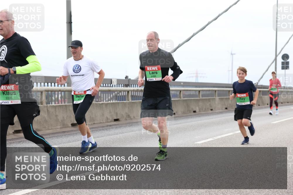 03.10.2025 - Köhlbrandbrückenlauf Lena Gebhardt http://msf.ph/oto/9202574 03.10.2025 15:49:34 Position 2 9395, 9486, 8099, 9159 meine-sportfotos.de