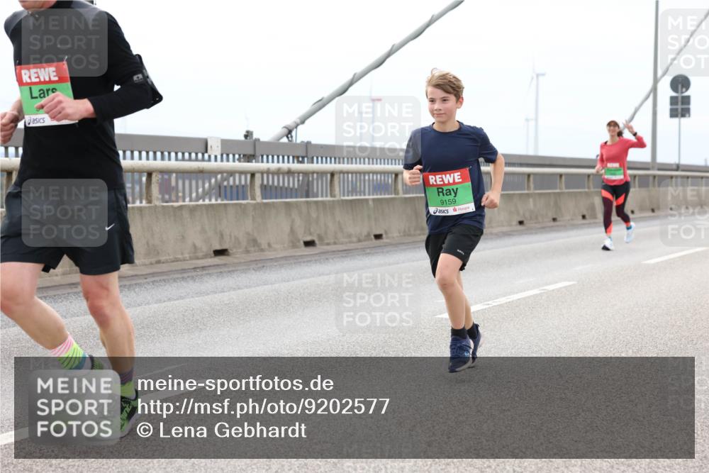 03.10.2025 - Köhlbrandbrückenlauf Lena Gebhardt http://msf.ph/oto/9202577 03.10.2025 15:49:35 Position 2 9159 meine-sportfotos.de