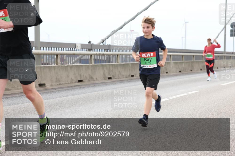 03.10.2025 - Köhlbrandbrückenlauf Lena Gebhardt http://msf.ph/oto/9202579 03.10.2025 15:49:35 Position 2 9159 meine-sportfotos.de