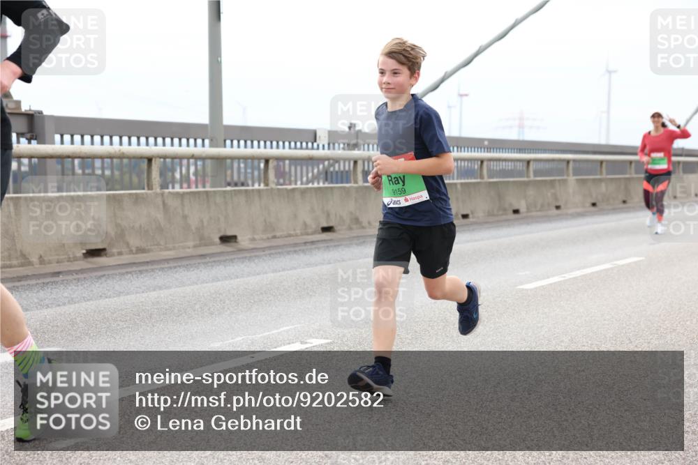 03.10.2025 - Köhlbrandbrückenlauf Lena Gebhardt http://msf.ph/oto/9202582 03.10.2025 15:49:35 Position 2 9159 meine-sportfotos.de