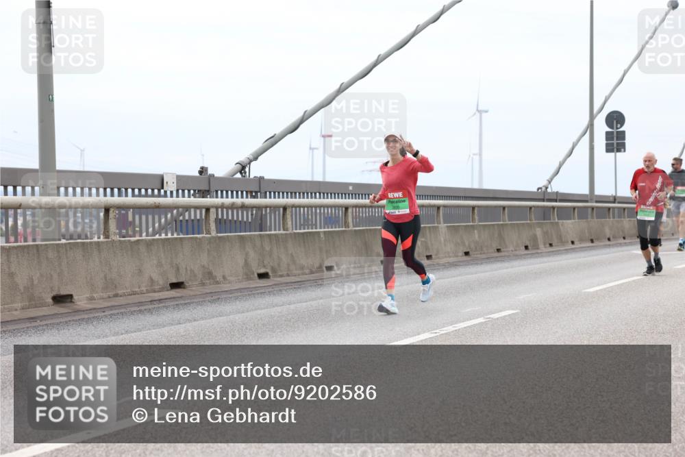 03.10.2025 - Köhlbrandbrückenlauf Lena Gebhardt http://msf.ph/oto/9202586 03.10.2025 15:49:37 Position 2 91 meine-sportfotos.de