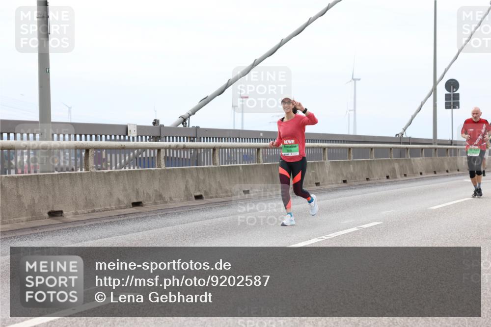 03.10.2025 - Köhlbrandbrückenlauf Lena Gebhardt http://msf.ph/oto/9202587 03.10.2025 15:49:37 Position 2 91 meine-sportfotos.de