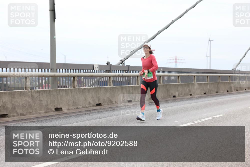 03.10.2025 - Köhlbrandbrückenlauf Lena Gebhardt http://msf.ph/oto/9202588 03.10.2025 15:49:37 Position 2  meine-sportfotos.de