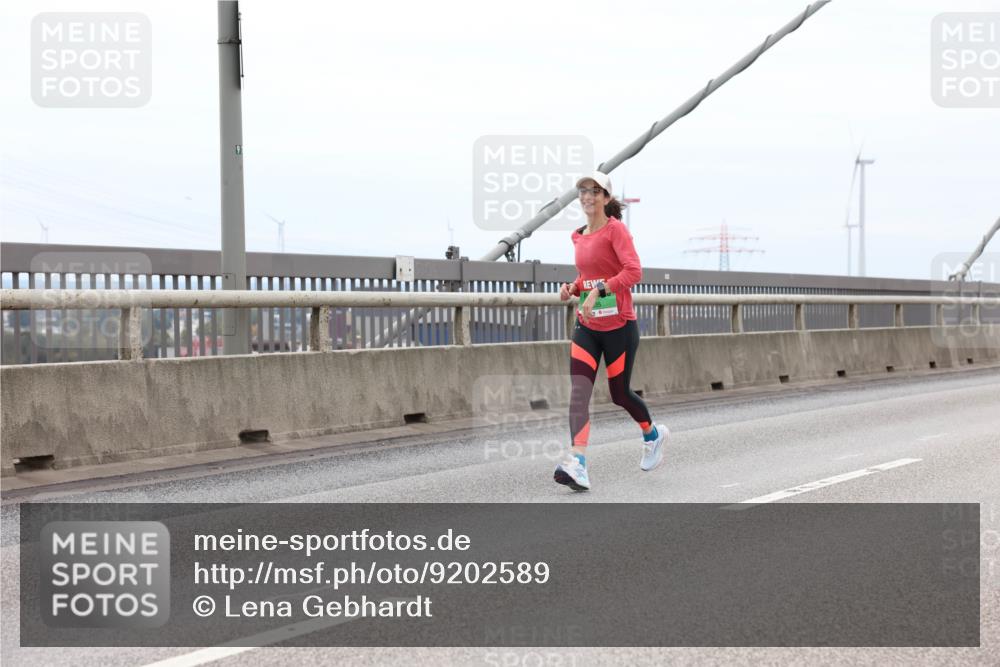 03.10.2025 - Köhlbrandbrückenlauf Lena Gebhardt http://msf.ph/oto/9202589 03.10.2025 15:49:37 Position 2 91 meine-sportfotos.de
