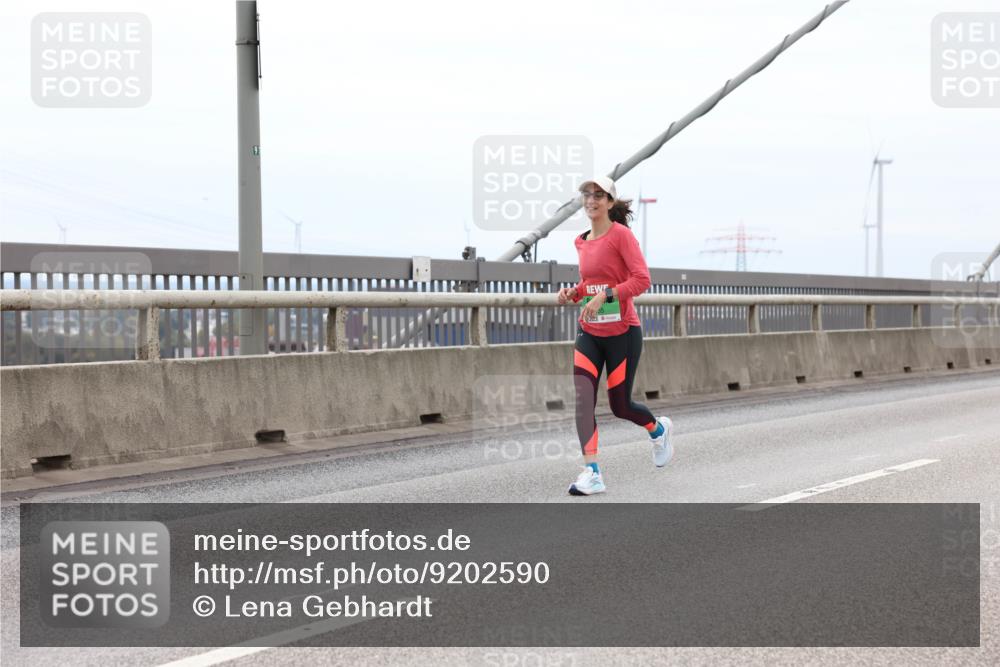 03.10.2025 - Köhlbrandbrückenlauf Lena Gebhardt http://msf.ph/oto/9202590 03.10.2025 15:49:37 Position 2 91 meine-sportfotos.de