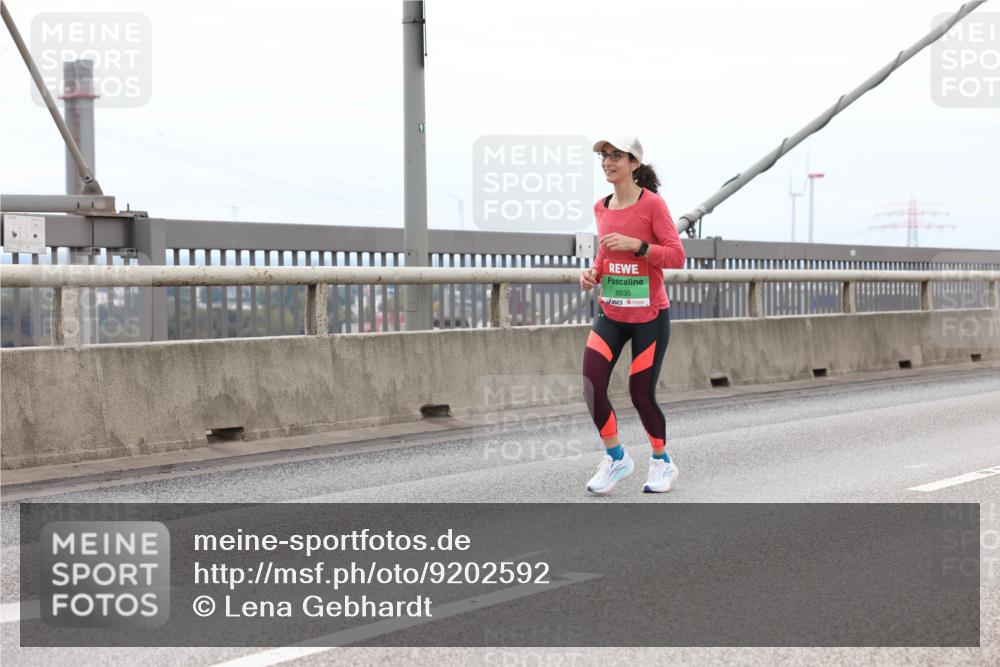 03.10.2025 - Köhlbrandbrückenlauf Lena Gebhardt http://msf.ph/oto/9202592 03.10.2025 15:49:38 Position 2 8835 meine-sportfotos.de