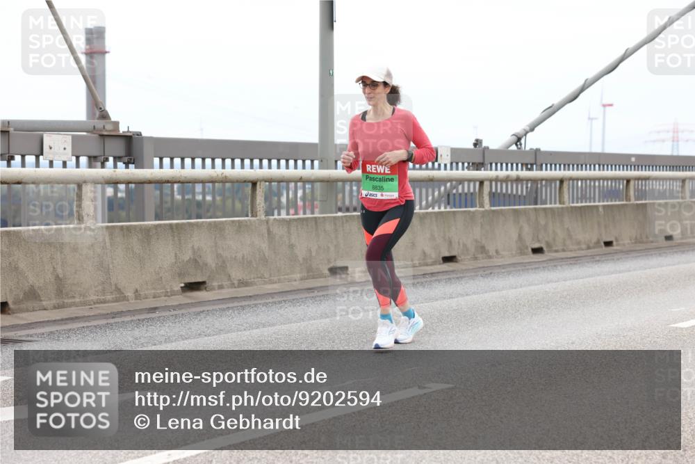 03.10.2025 - Köhlbrandbrückenlauf Lena Gebhardt http://msf.ph/oto/9202594 03.10.2025 15:49:38 Position 2 8835 meine-sportfotos.de