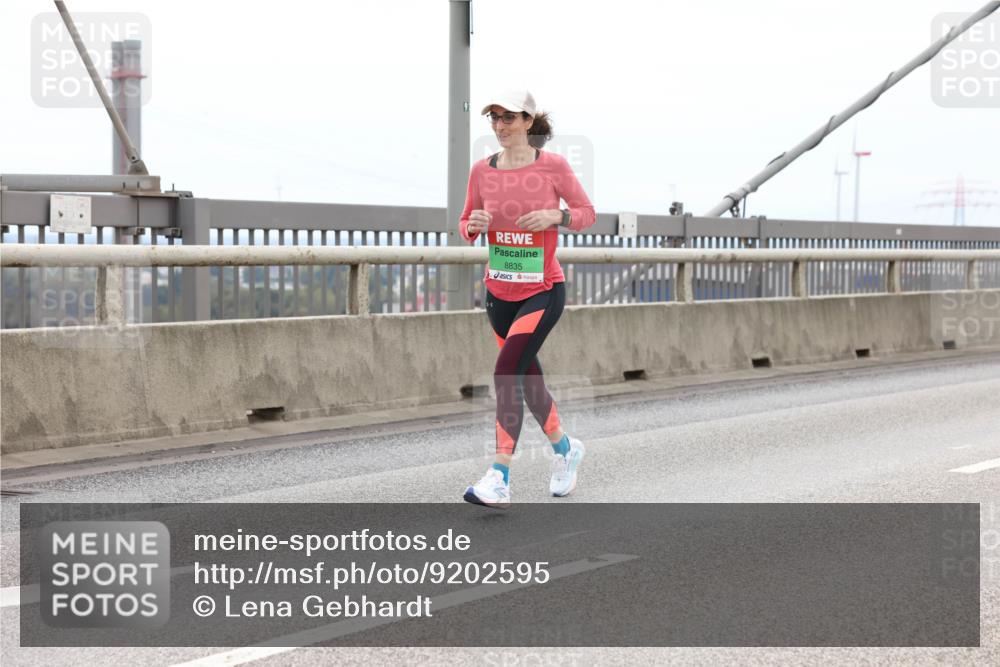03.10.2025 - Köhlbrandbrückenlauf Lena Gebhardt http://msf.ph/oto/9202595 03.10.2025 15:49:38 Position 2 8835 meine-sportfotos.de