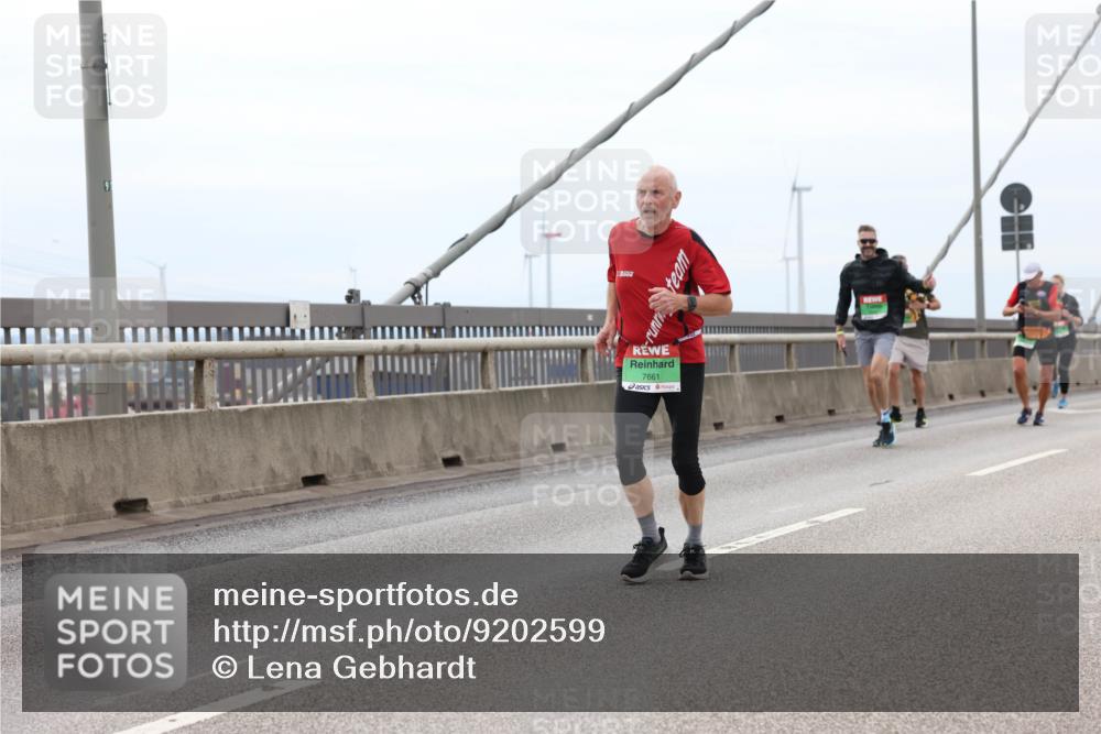 03.10.2025 - Köhlbrandbrückenlauf Lena Gebhardt http://msf.ph/oto/9202599 03.10.2025 15:49:40 Position 2 7661 meine-sportfotos.de