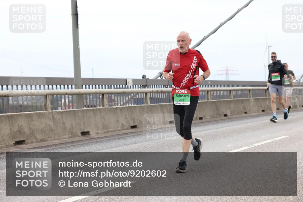 03.10.2025 - Köhlbrandbrückenlauf Lena Gebhardt http://msf.ph/oto/9202602 03.10.2025 15:49:41 Position 2 7661 meine-sportfotos.de
