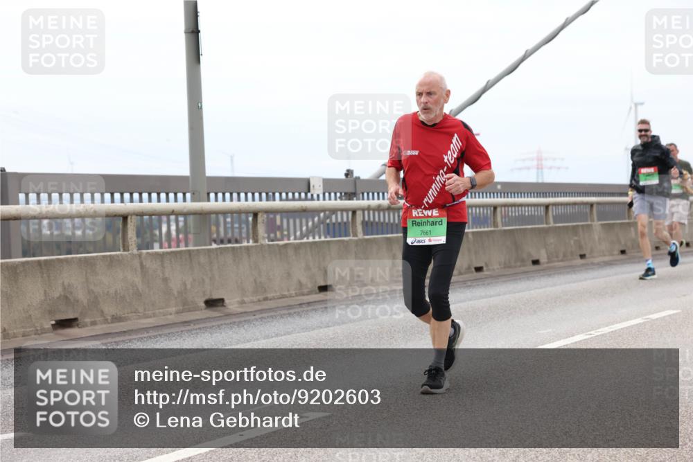 03.10.2025 - Köhlbrandbrückenlauf Lena Gebhardt http://msf.ph/oto/9202603 03.10.2025 15:49:41 Position 2 7661 meine-sportfotos.de