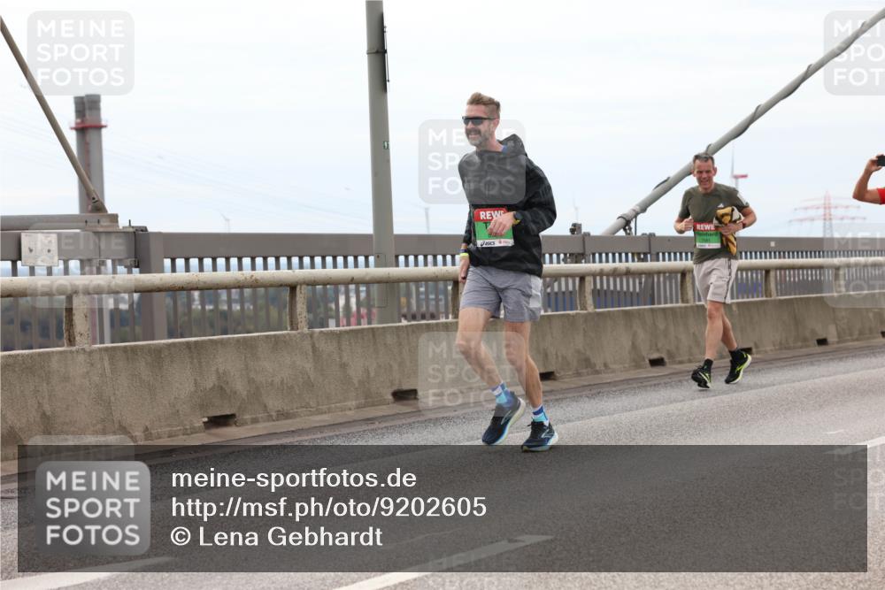 03.10.2025 - Köhlbrandbrückenlauf Lena Gebhardt http://msf.ph/oto/9202605 03.10.2025 15:49:44 Position 2  meine-sportfotos.de
