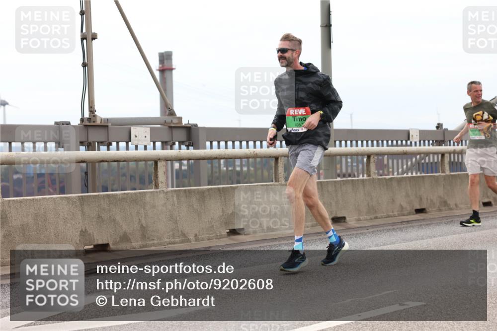 03.10.2025 - Köhlbrandbrückenlauf Lena Gebhardt http://msf.ph/oto/9202608 03.10.2025 15:49:44 Position 2 8957 meine-sportfotos.de