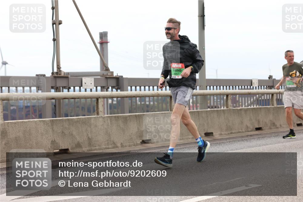 03.10.2025 - Köhlbrandbrückenlauf Lena Gebhardt http://msf.ph/oto/9202609 03.10.2025 15:49:44 Position 2 8957, 91 meine-sportfotos.de