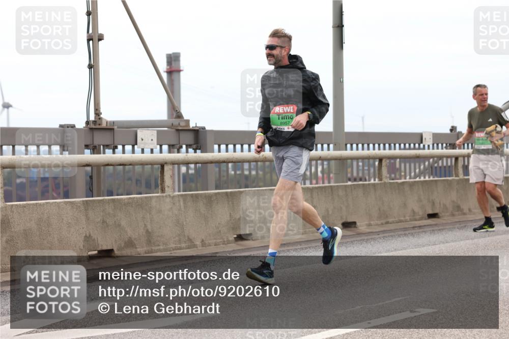 03.10.2025 - Köhlbrandbrückenlauf Lena Gebhardt http://msf.ph/oto/9202610 03.10.2025 15:49:44 Position 2 8957 meine-sportfotos.de