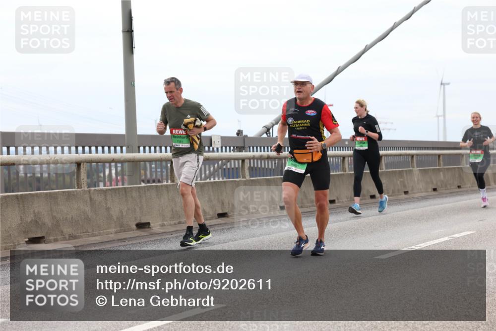03.10.2025 - Köhlbrandbrückenlauf Lena Gebhardt http://msf.ph/oto/9202611 03.10.2025 15:49:45 Position 2 91, 7581, 65, 8960 meine-sportfotos.de