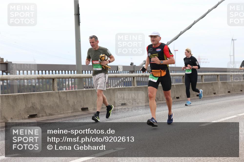03.10.2025 - Köhlbrandbrückenlauf Lena Gebhardt http://msf.ph/oto/9202613 03.10.2025 15:49:45 Position 2 7581, 8960 meine-sportfotos.de