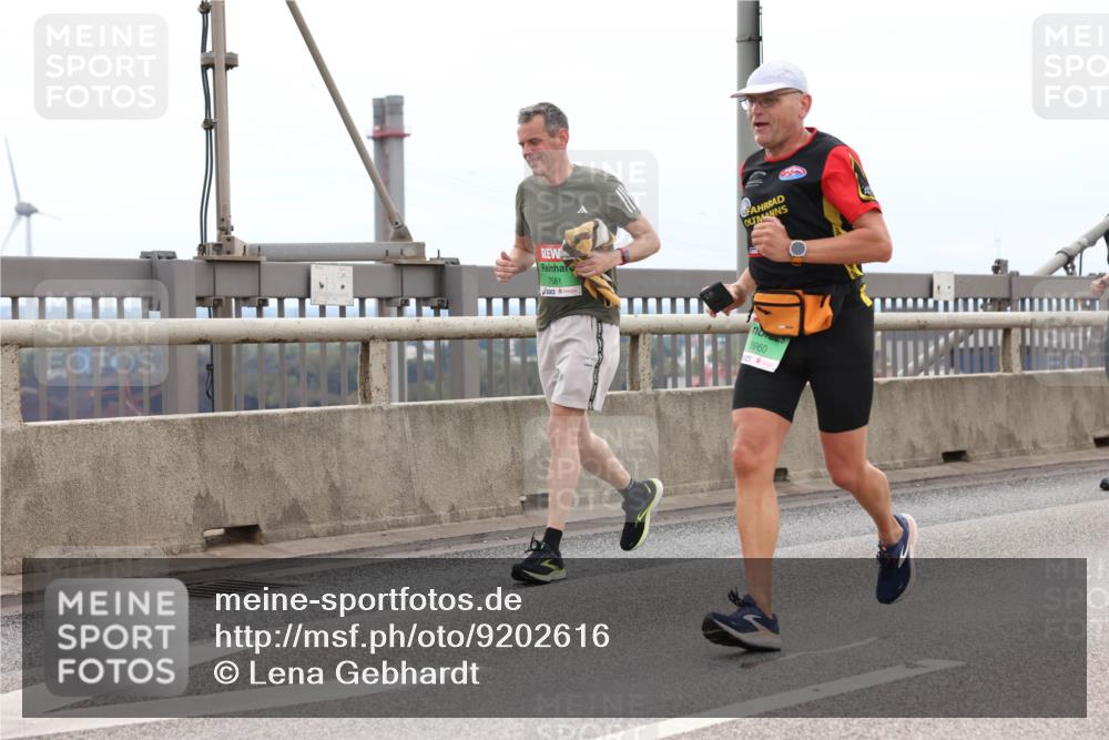 03.10.2025 - Köhlbrandbrückenlauf Lena Gebhardt http://msf.ph/oto/9202616 03.10.2025 15:49:46 Position 2 7581, 3960 meine-sportfotos.de