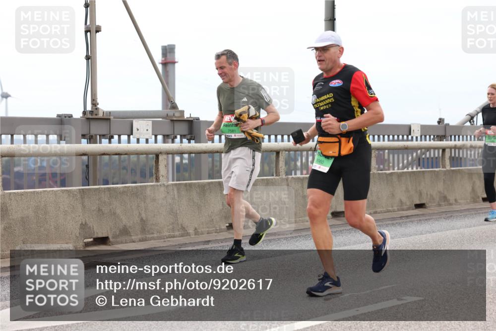 03.10.2025 - Köhlbrandbrückenlauf Lena Gebhardt http://msf.ph/oto/9202617 03.10.2025 15:49:46 Position 2 7581, 3960 meine-sportfotos.de