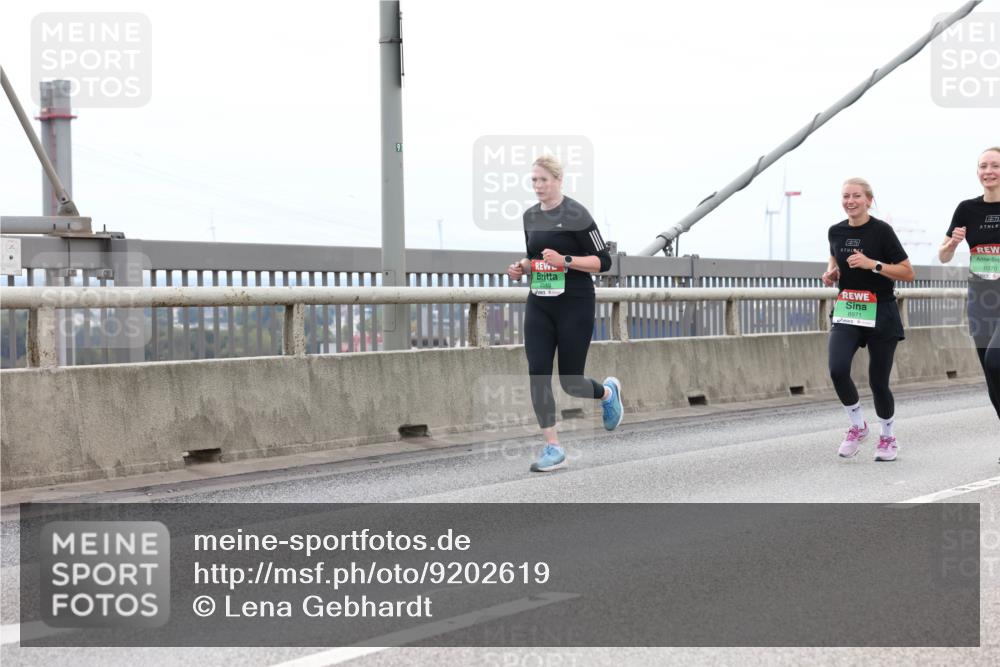 03.10.2025 - Köhlbrandbrückenlauf Lena Gebhardt http://msf.ph/oto/9202619 03.10.2025 15:49:47 Position 2 91, 8113, 7, 8970, 8971 meine-sportfotos.de