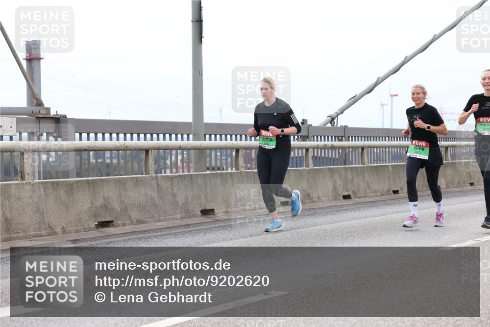 03.10.2025 - Köhlbrandbrückenlauf Lena Gebhardt http://msf.ph/oto/9202620 03.10.2025 15:49:47 Position 2 91, 8970, 8971 meine-sportfotos.de