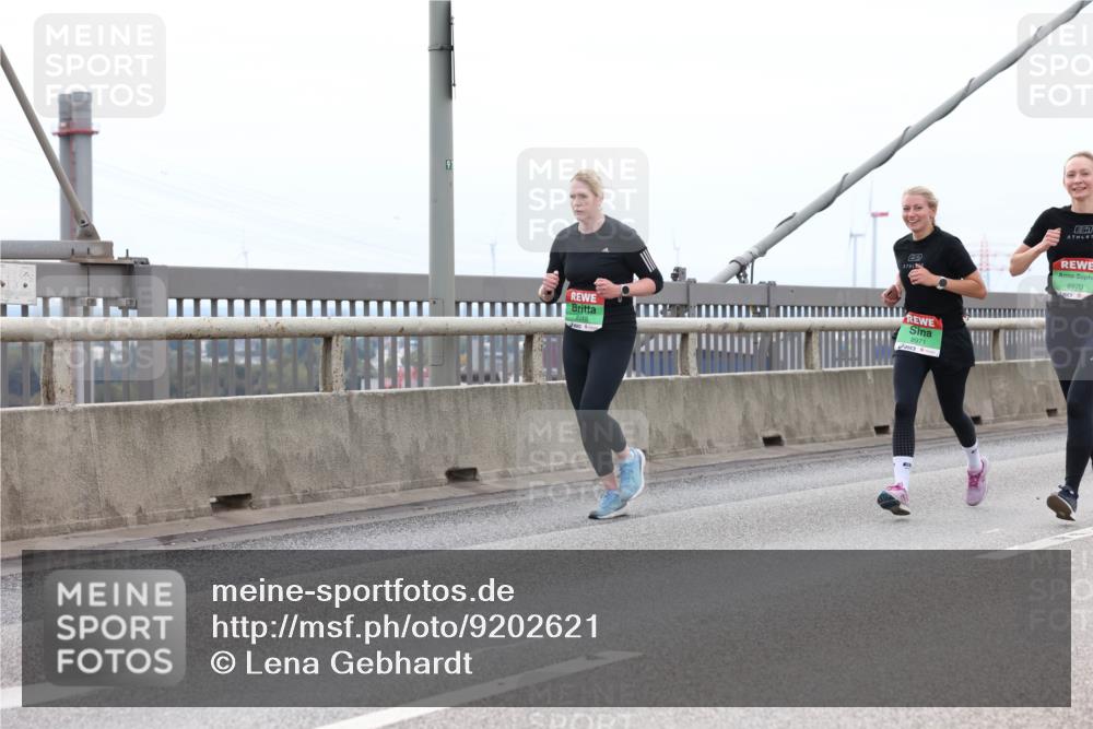 03.10.2025 - Köhlbrandbrückenlauf Lena Gebhardt http://msf.ph/oto/9202621 03.10.2025 15:49:47 Position 2 91, 2113, 8971, 8970 meine-sportfotos.de