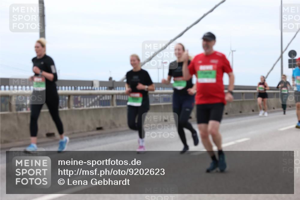 03.10.2025 - Köhlbrandbrückenlauf Lena Gebhardt http://msf.ph/oto/9202623 03.10.2025 15:49:48 Position 2  meine-sportfotos.de
