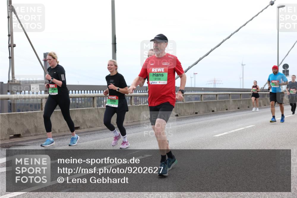 03.10.2025 - Köhlbrandbrückenlauf Lena Gebhardt http://msf.ph/oto/9202627 03.10.2025 15:49:48 Position 2 8971, 9198 meine-sportfotos.de