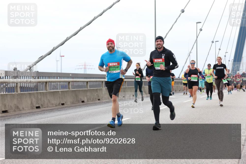 03.10.2025 - Köhlbrandbrückenlauf Lena Gebhardt http://msf.ph/oto/9202628 03.10.2025 15:49:49 Position 2 8294 meine-sportfotos.de