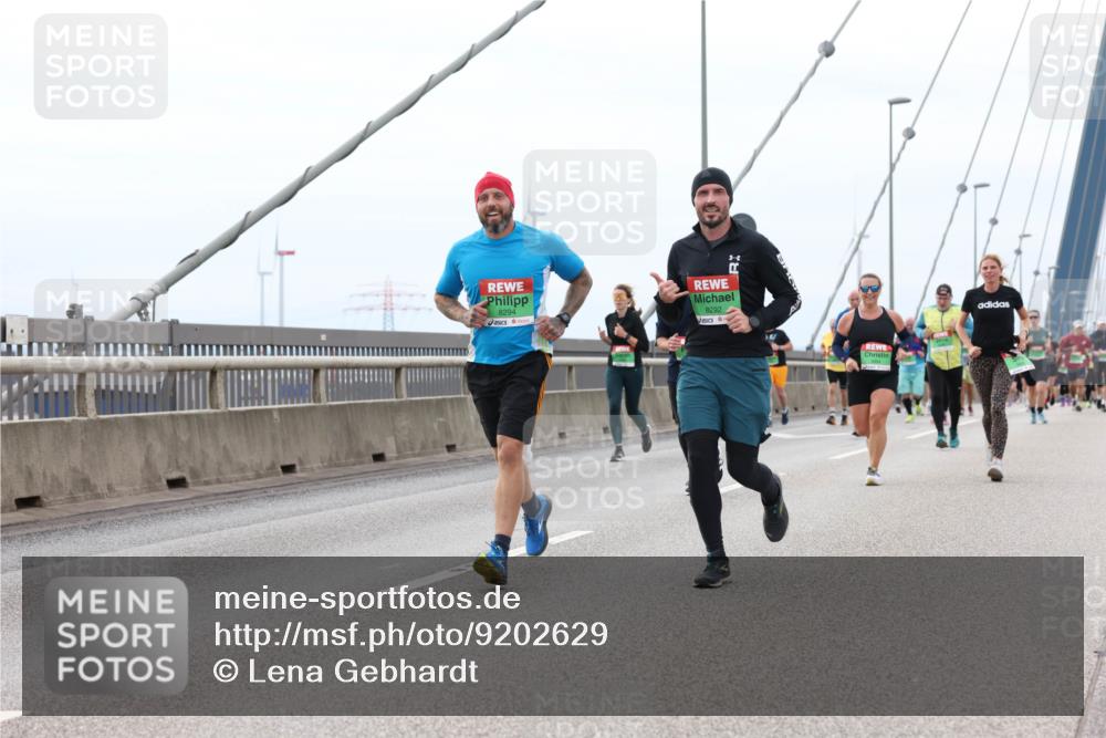 03.10.2025 - Köhlbrandbrückenlauf Lena Gebhardt http://msf.ph/oto/9202629 03.10.2025 15:49:49 Position 2 8294, 8292 meine-sportfotos.de