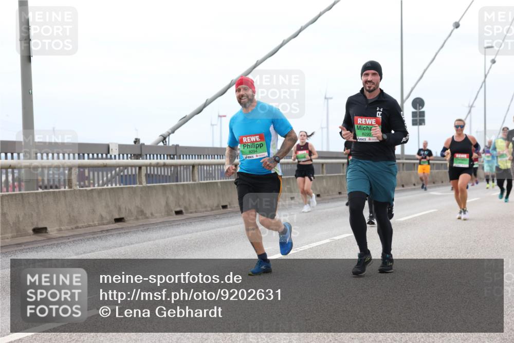 03.10.2025 - Köhlbrandbrückenlauf Lena Gebhardt http://msf.ph/oto/9202631 03.10.2025 15:49:50 Position 2 8294, 8292, 915 meine-sportfotos.de