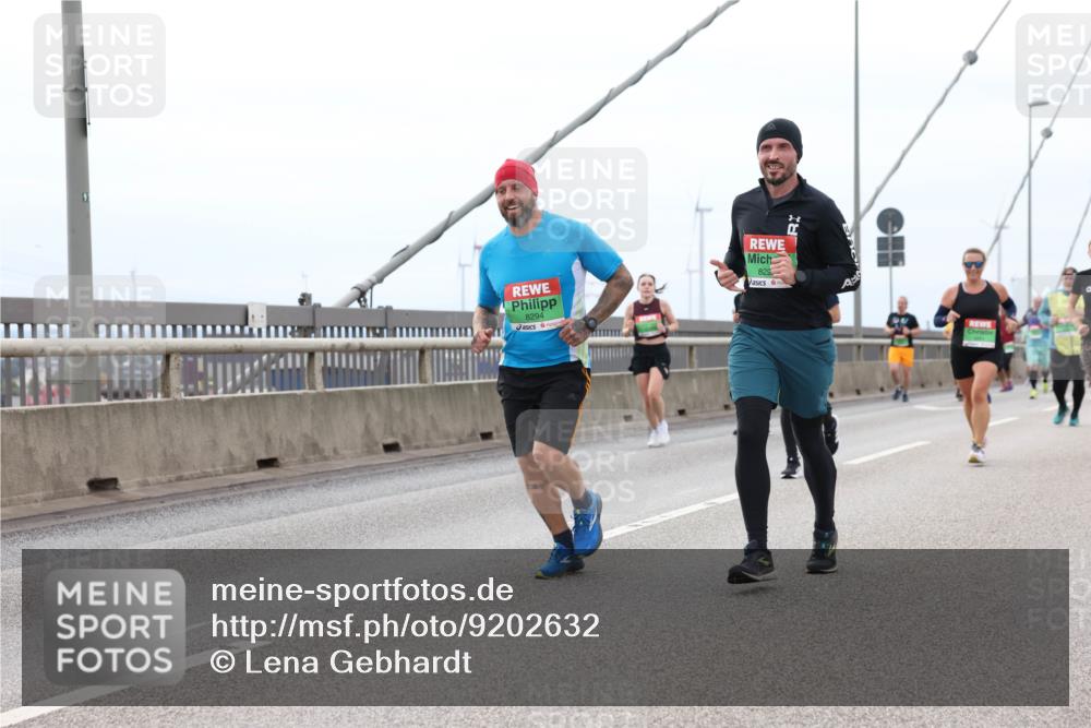 03.10.2025 - Köhlbrandbrückenlauf Lena Gebhardt http://msf.ph/oto/9202632 03.10.2025 15:49:50 Position 2 8294, 829 meine-sportfotos.de