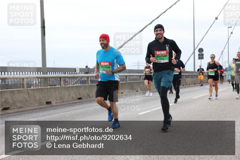 03.10.2025 - Köhlbrandbrückenlauf Lena Gebhardt http://msf.ph/oto/9202634 03.10.2025 15:49:50 Position 2 829, 8292 meine-sportfotos.de