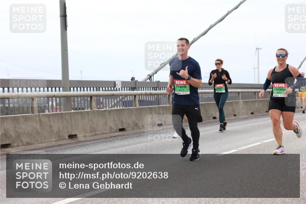 03.10.2025 - Köhlbrandbrückenlauf Lena Gebhardt http://msf.ph/oto/9202638 03.10.2025 15:49:52 Position 2 9476, 9494 meine-sportfotos.de