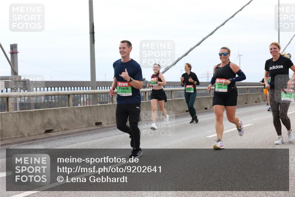 03.10.2025 - Köhlbrandbrückenlauf Lena Gebhardt http://msf.ph/oto/9202641 03.10.2025 15:49:53 Position 2 9476, 9494, 9495 meine-sportfotos.de