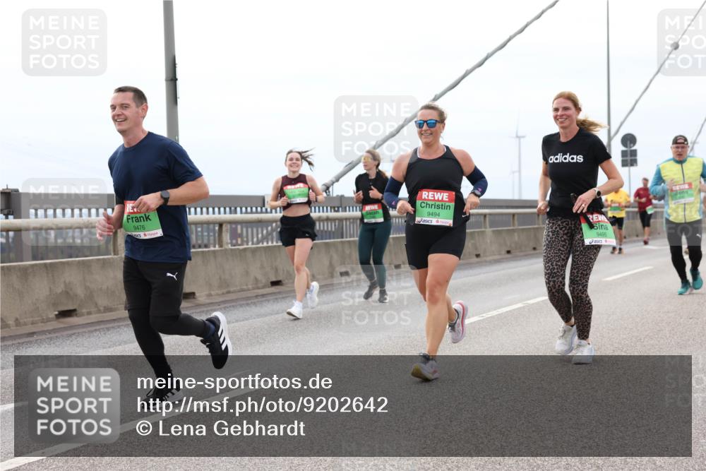 03.10.2025 - Köhlbrandbrückenlauf Lena Gebhardt http://msf.ph/oto/9202642 03.10.2025 15:49:53 Position 2 9476, 9494, 9495 meine-sportfotos.de
