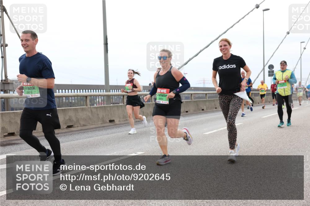 03.10.2025 - Köhlbrandbrückenlauf Lena Gebhardt http://msf.ph/oto/9202645 03.10.2025 15:49:53 Position 2 9476, 9494 meine-sportfotos.de